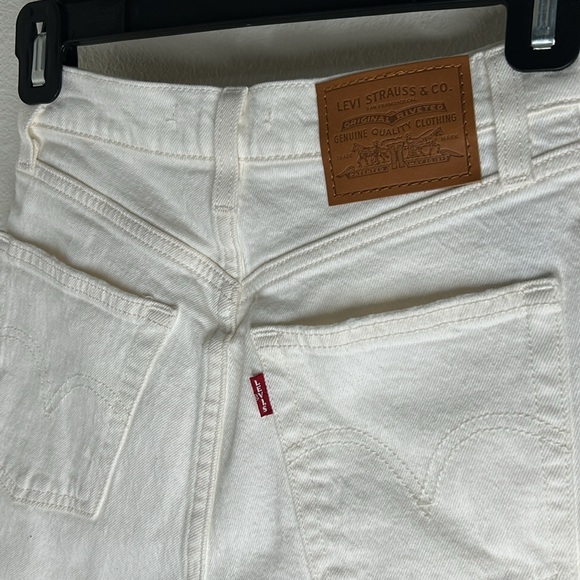 LEVI'S Premium Ribcage Cutoff Ivory Shorts Raw Hem Distressed Size 23” - Picture 5 of 9